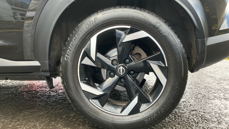 Nissan Juke 1.0 DiG-T 114 N-Connecta 5dr Petrol Hatchback